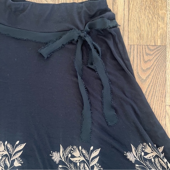Ann Taylor Loft Women’s Black & Tan Floral Print with Tie Midi Skirt Size Small - Picture 4 of 9